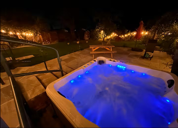 Garden hot tub